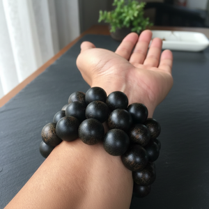 กำไลข้อมือไม้กฤษณาแท้ งานฝีมือประณีต กลิ่นหอมธรรมชาติ มีตัวเลือกขนาดเม็ด 6 มม. 8 มม. 10 มม. 12 มม. 14 มม. 16 มม. 18 มม. - Product Image 1