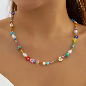 2023 nuovo arrivo gioielli di moda turchese simulato collare di perle catena girocollo Design margherita fiore collana di perline per le donne