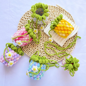 Nouveauté 2026 : Sac en crochet ananas fait main, multifonctionnel, porte-clés et écouteurs, cadeau mignon pour filles, tricoté à la main - Product Image 4