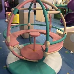 Logiciel de terrain de jeux intérieur pour parcs d'attractions scolaires : Globe rotatif en mousse souple avec fonctions pour enfants - Product Image 1