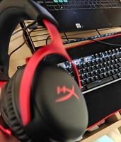 Headset Gaming HyperX Cloud III Hitam Merah Dinamis Berkabel Over-Ear ANC IPX-3 Tahan Air Bass Boost DTS Spatial Audio untuk PS4/DJ