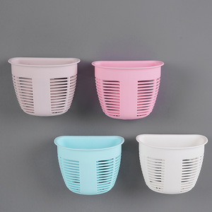 Cesta de almacenamiento de plástico para montar en la pared, redonda, sin perforaciones, para organizar la cocina, el baño y el dormitorio - Product Image 3