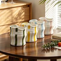 Ensemble tasse et soucoupe à expresso en céramique européenne à motif à pois rayés avec assiette à gâteau, vaisselle classique pour le thé de l'après-midi