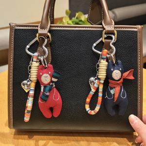 Llaveros de peluche duraderos con mosquetón de corazón, bonitos muñecos 3D, regalo de cumpleaños, cadena para teléfono, colgante para mochila escolar infantil, llavero de oso de tela - Product Image 4