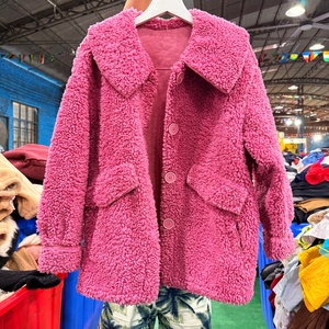 Venta al por mayor <span class=keywords><strong>de</strong></span> <span class=keywords><strong>ropa</strong></span> usada Ukay Ukay: Abrigo <span class=keywords><strong>de</strong></span> invierno <span class=keywords><strong>de</strong></span> felpa con cuello grande <span class=keywords><strong>y</strong></span> bolsillos <span class=keywords><strong>de</strong></span> flores 3D, estilo Teddy, para mujer - Product Image 1