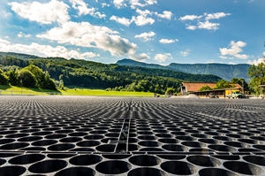 Geocells de grille de <span class=keywords><strong>gravier</strong></span> HDPE d'usine chinoise pour la stabilisation extérieure du sol de route et les murs de soutènement d'<span class=keywords><strong>allée</strong></span> à des <span class=keywords><strong>prix</strong></span> - Product Image 3