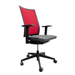 Sedia da ufficio girevole Bene 'B_RUN', schienale in rete rossa, rivestimento grigio - Product Image 2