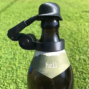En gros, Décoration de fête en plastique artistique, <span class=keywords><strong>Casque</strong></span> de soldat vert/noir pour bouteille de bière, couvercle de bouteille de bière, pour bouteilles de boissons - Product Image 1