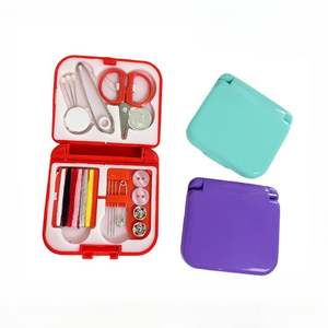 <span class=keywords><strong>Kit</strong></span> <span class=keywords><strong>de</strong></span> Costura Portátil Personalizado para <span class=keywords><strong>Viaje</strong></span> con Mini Estuche, Tijeras, Agujas, Hilo y Botones - Almacenamiento Compacto para Manualidades - Product Image 3