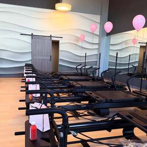 Máquina Reformer Portátil Xformer de Aleación de Aluminio Negra con Logotipo Personalizado para Estudios de <span class=keywords><strong>Pilates</strong></span> - Product Image 4