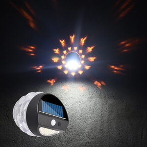 Lámpara de Pared Solar Xinster con LED de Llama, Impermeable para Exteriores, con Sensor de Movimiento - Product Image 1