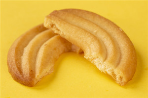 Biscuits fortune style danois, 476g, 1 pièce, biscuits assortis, bon marché, texture crin et crème - Product Image 6