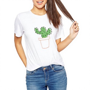 เสื้อยืดคอกลมสีขาวลำลองสำหรับผู้หญิงขนาดพิเศษพิมพ์ลายสีเต็มขนาดพอดีกับกระดุมปักเลื่อม/เพชร OEM - Product Image 1