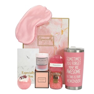 Lujoso Set de Regalo Rosa Personalizado para Ella, Kit de Relajación y Cuidado Personal, Vaso y Vela en Caja de Regalo - Día de la Madre, Navidad - Product Image 1