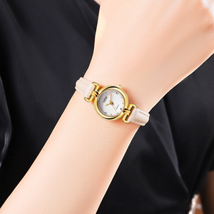 Montre pour femme minimaliste de niche avec un petit cadran, une touche de luxe, bracelet en cuir, montre à quartz - Product Image 4