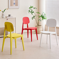 Chaise ergonomique moderne en polypropylène, chaise de salon, chaise de café en plastique pour l'extérieur, chaise de salle à manger commerciale