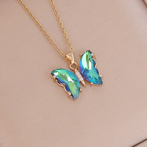 Collier pendentif papillon en cristal à dégradé de couleur en acier inoxydable pour femme, style tendance, idéal pour un cadeau - Product Image 6