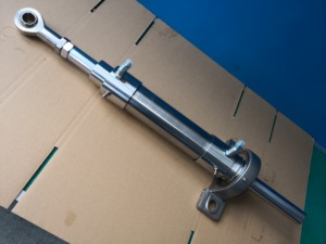 กระบอกสูบระบบพวงมาลัยไฮดรอลิกสแตนเลส 600 แรงม้า สำหรับเรือยอชท์ - Product Image 1