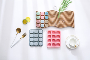 แม่พิมพ์เค้กซิลิโคนแบบไม่ติด 12 ช่อง ลายแพนด้า เกรดอาหาร ใช้ซ้ำได้ แม่พิมพ์ซิลิโคนน่ารักแบบแม่เหล็ก สำหรับทำช็อกโกแลต ลูกอม และน้ำแข็ง DIY - Product Image 6