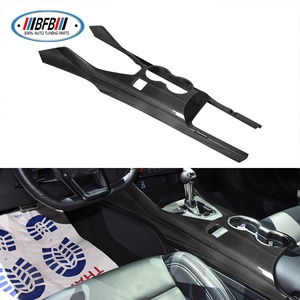 Cubierta Decorativa para Panel de Cambio de Marchas de Consola de Fibra de Carbono Real para <span class=keywords><strong>Ford</strong></span> Mustang 2024+ - Product Image 1