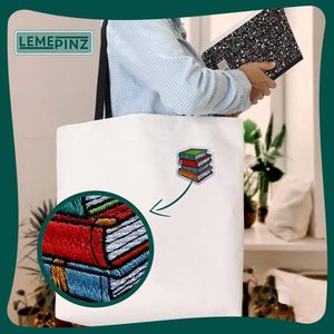 แพทช์ปักลายกองหนังสือ ขนาด 3 นิ้ว รีดติดได้ สำหรับหมวก เสื้อผ้า กระเป๋าเป้ กางเกงยีนส์ DIY เย็บติดได้ - Product Image 3