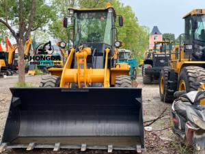 Chargeuse sur pneus 836 modèle 2022, capacité nominale de 3 tonnes, moteur Cummins, roulement hydraulique, chargeuse frontale, engin de construction - Product Image 5