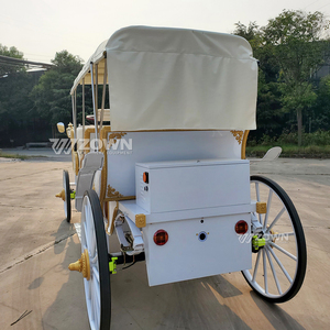 Charrette électrique européenne blanche avec garniture dorée et longue calotte pour le transport de mariages et excursions panoramiques - Product Image 1