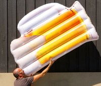 En gros, Matelas flottant gonflable en forme de tasse de bière, chaise longue flottante, lit flottant pour piscine, équipement de natation