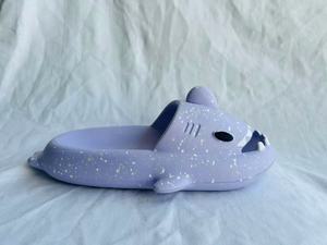 H008 Pantofole a Forma di Squalo Viola in EVA con Suola Morbida, Taglie 36 37 38 39, per Tutte le Stagioni, Uso Domestico - Product Image 5