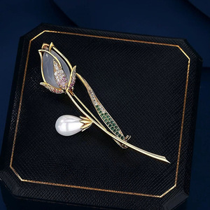 Broches tendance personnalisées en alliage plaqué or avec zircon et perle, style tulipe, pour femmes, cadeau de luxe coréen pour mariage, fiançailles, fête - Product Image 4