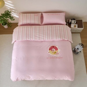 Set di Biancheria da Letto per Bambini Carino e Kawaii di Alta Qualità in Puro Cotone Tinto in Filo a Righe con Ricamo di Snoopy Ecologico e Durevole - Product Image 5