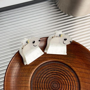 LRTOU Vente en gros d'accessoires de <span class=keywords><strong>cheveux</strong></span> tendances pour femmes en acrylique mini pinces à <span class=keywords><strong>cheveux</strong></span> personnalisées amusantes version Q griffe de <span class=keywords><strong>cheveux</strong></span> mignonne pour filles - Product Image 6