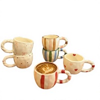 Tasse à café en céramique de porcelaine rayée créative, peinte à la main, style européen, pour latte, idéale pour la rentrée scolaire, compatible micro-ondes - Vente en gros