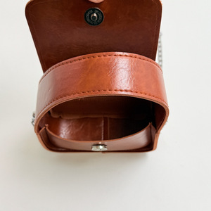 Bolsa Transversal Feminina Retrô de Cor Sólida 2026, Chique e Moderna para o Verão, em PU, com Alça Única e Detalhe de Corrente - Product Image 5