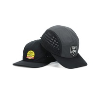 Etiqueta de cuero profesional personalizada y ajustable, diseño personalizado cortado con láser, para gorras deportivas, compatible con OEM y ODM.