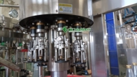Bouteille en verre à grande vitesse boisson non alcoolisée carbonatée faisant la ligne de remplissage de mélange de CO2 d'eau carbonatée de machine