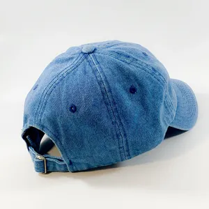 Autentica Cappelliera Unisex Regolabile Premium Stile Dad Hat - 100% Cotone Denim Medio con Ricamo Argento - Product Image 1