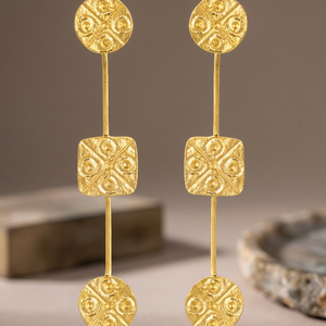 Pendientes Largos de Latón con Diseño Martillado, Rellenos de Micron de Oro, Joyería Excepcional, Bonitos y Fáciles de Usar - Product Image 3