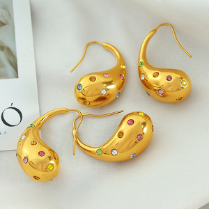 ต่างหูทองประดับเพชรทรงหยดน้ำ ชุบทอง 18K ไทเทเนียมสตีล ต่างหูแบบห้อย เครื่องประดับสำหรับงานปาร์ตี้ EH138 เพชรสี - Product Image 1