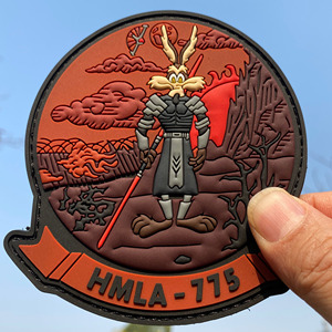 Chất lượng cao cao su các bản vá lỗi nhà sản xuất tùy chỉnh mềm cao su dập nổi vá móc và vòng lặp PVC các bản vá lỗi cho quần áo - Product Image 3