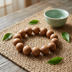 Perles de santal pur Riddhi Siddhi, mala naturel brun doré foncé rond, fabriqué au Rajasthan - Product Image 1