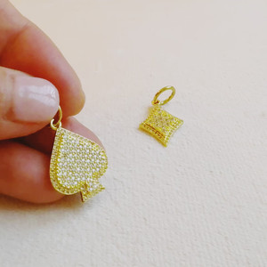 Charm a Clip Senza Saldature per Amanti del Poker - Product Image 6