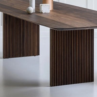 Table à manger en bois naturel de forme carrée de conception moderne de luxe, table à manger familiale italienne de luxe pour 8 personnes