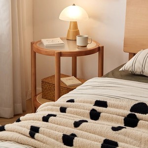 Moderne, eenvoudige design salontafel van massief hout en rotan met glazen blad - Product Image 4