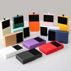 Caja de Joyería Cuadrada Moderna Premium, Caja de Regalo de Joyería Negra de Cartón Mate Personalizada con Cierre de Cordón - Product Image 2