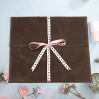 Enveloppe de velours marron de luxe imprimée de logo personnalisé sac de rangement de vêtements pour sac à main portefeuille réutilisable ceinture emballage cadeau pochette à poussière