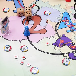 Jeu de société personnalisé Xinzhiguang pour 4 joueurs, plateau pliable, dés inclus, jeu de société multijoueur, jouet de divertissement pour les soirées - Product Image 2