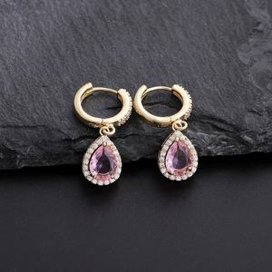 Boucles d'oreilles en forme de cœur pour femmes, en acier inoxydable plaqué or 14 carats, luxueuses, petites, tendance, personnalisées - Product Image 2