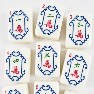 Fichas de Mahjong Acrílicas Optimizadas de 38 mm, Color Blanco Hueso, Textura Natural, Transparencia Cristalina, Juego para 4 Jugadores, para un Mezclado Estable y Suave - Product Image 4