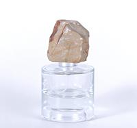 Flacon pulvérisateur de parfum en verre transparent cylindrique de 50 ml, avec pompe à pression à sertir, couvercle rétro en pierre brute, personnalisable avec logo, pour vente en gros